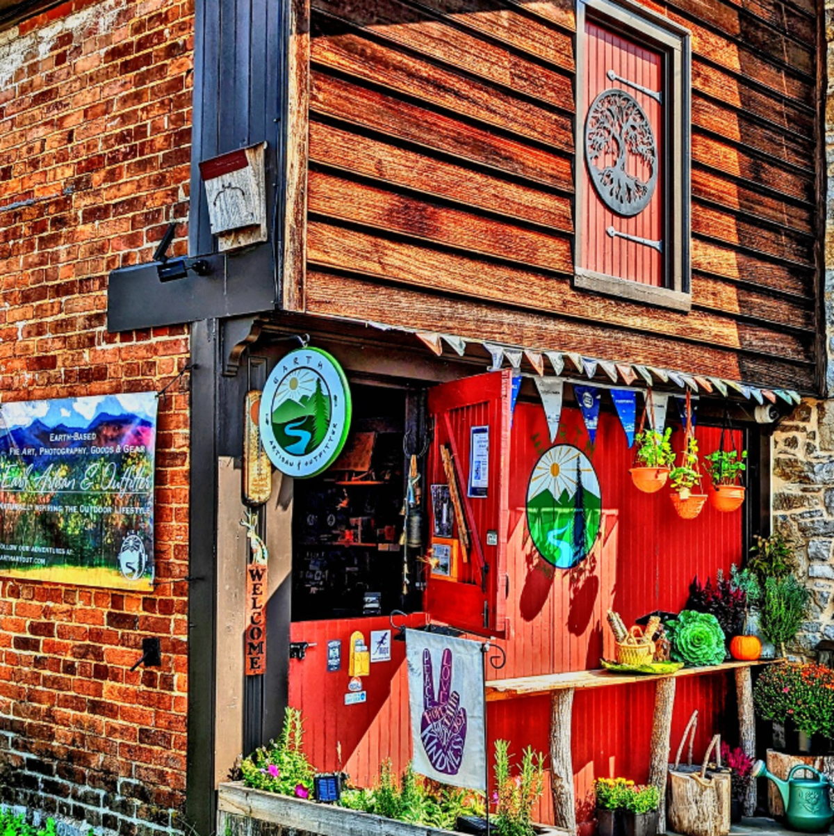 Earth Artisan & Outfitter