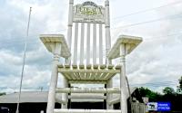 World's Largest Rocking Chair built by Dedeaux Clan Furniture