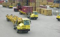 Moving containers dockside