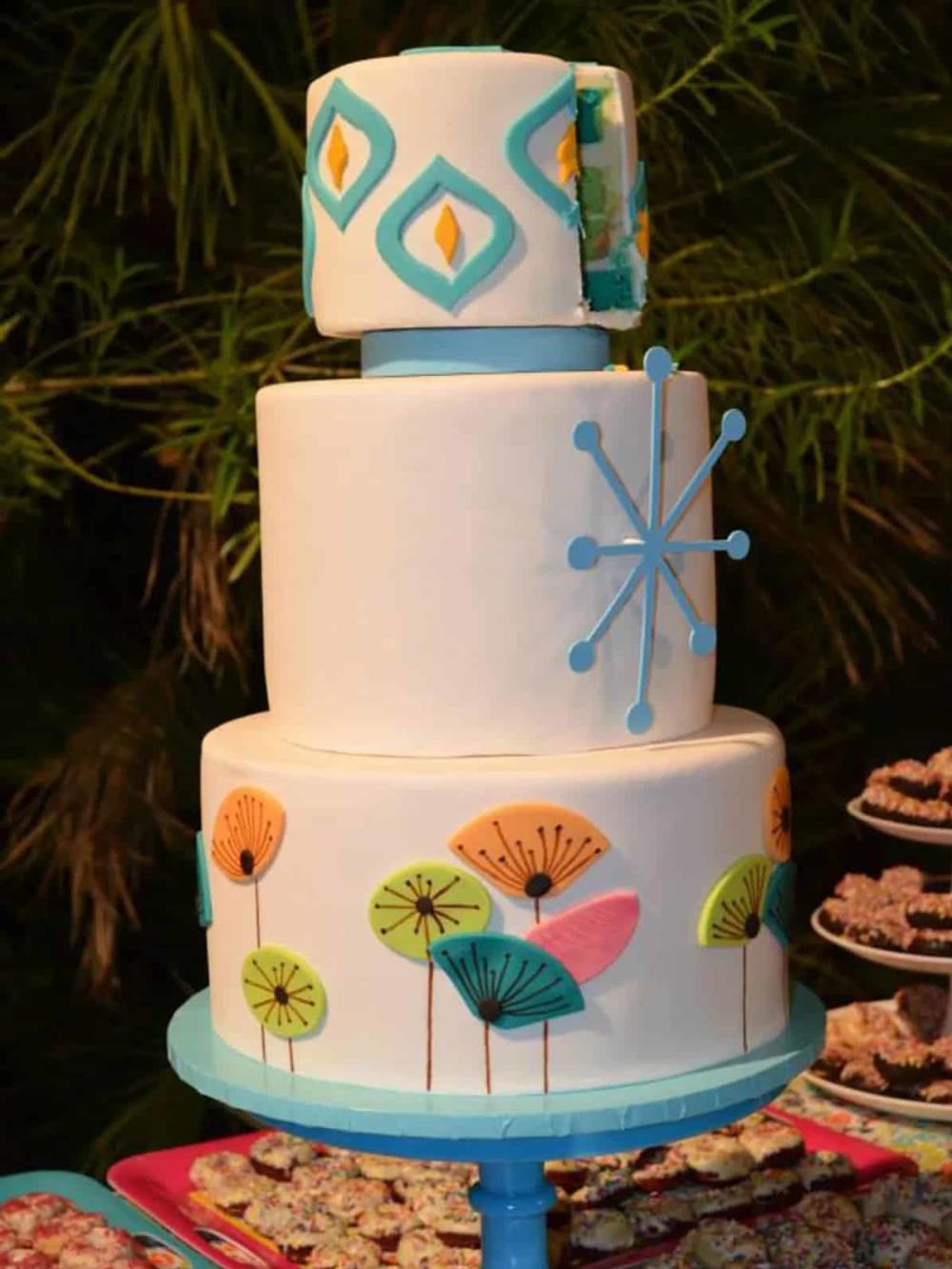 Over The Rainbow Desserts - Retro cake