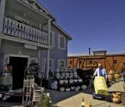 Moss Landing: Shopping
