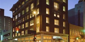 Ashton Hotel Night