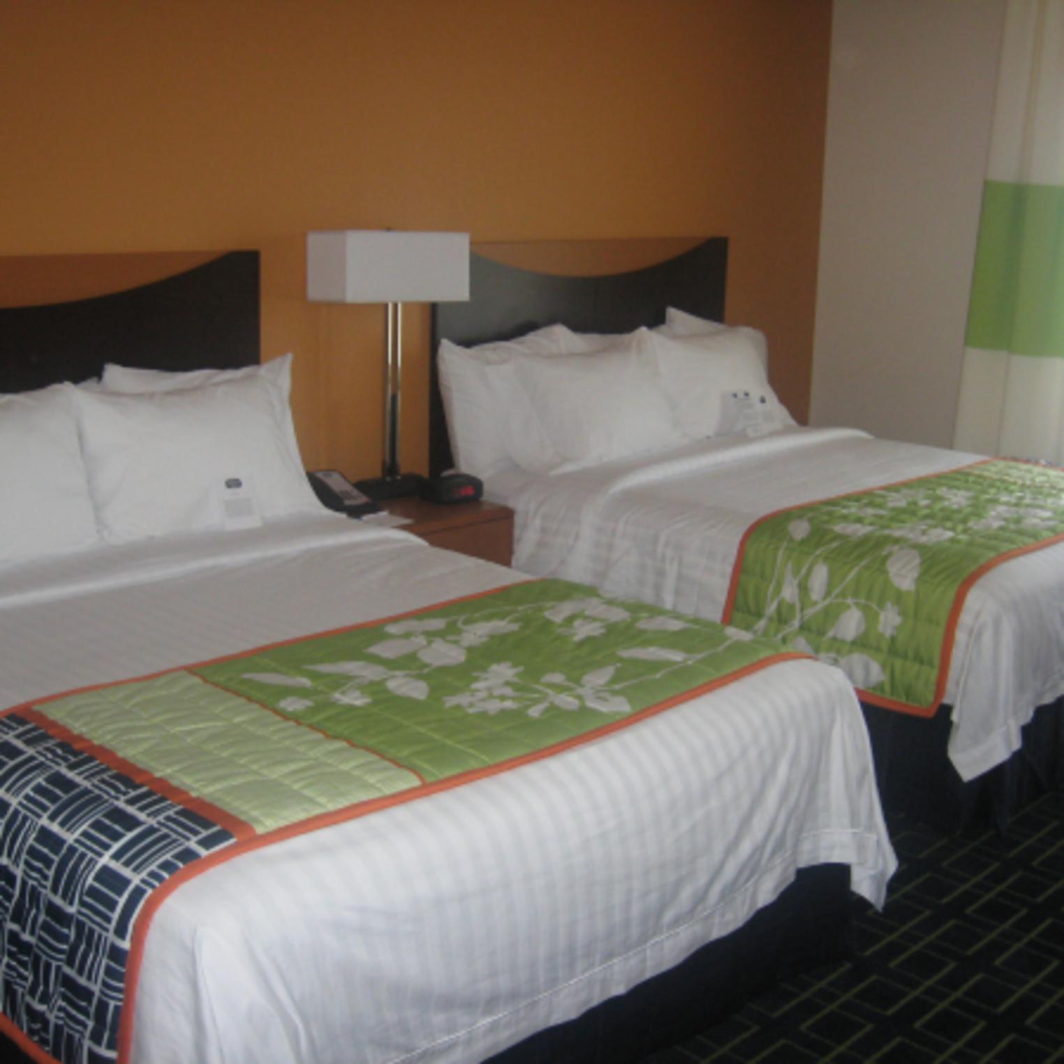 Fairfield Inn & Suites Carlisle double bed accommodations