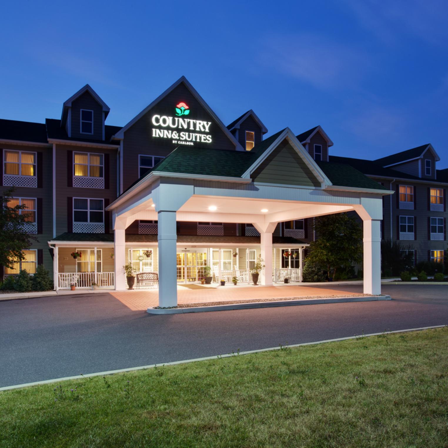 Country Inn and Suites Front Exterior Twilight