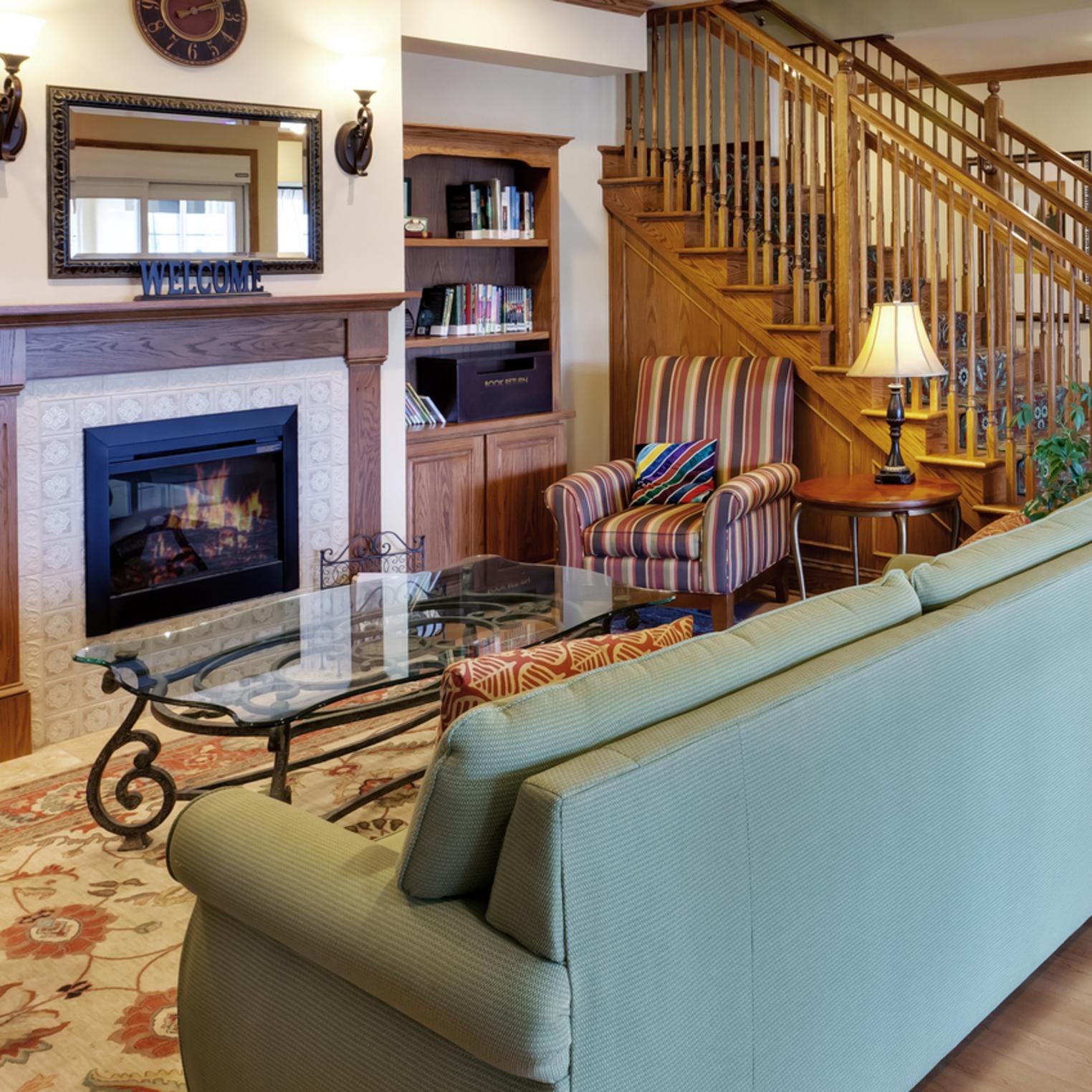 Country Inn and Suites Lobby