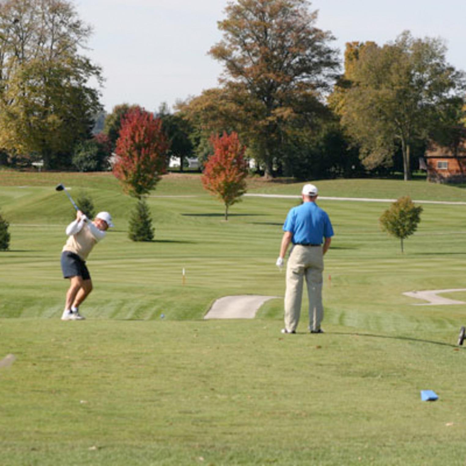 Teeing off on hole 1 at Rich Valley Golf Course