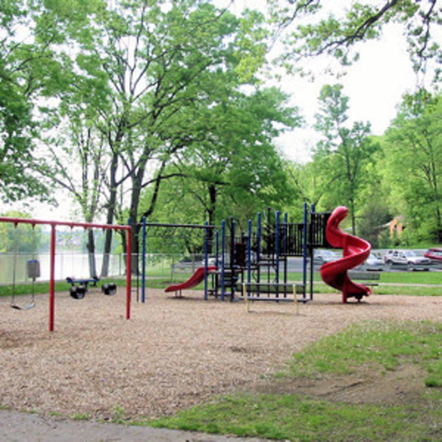 Acri Meadow Park Playground