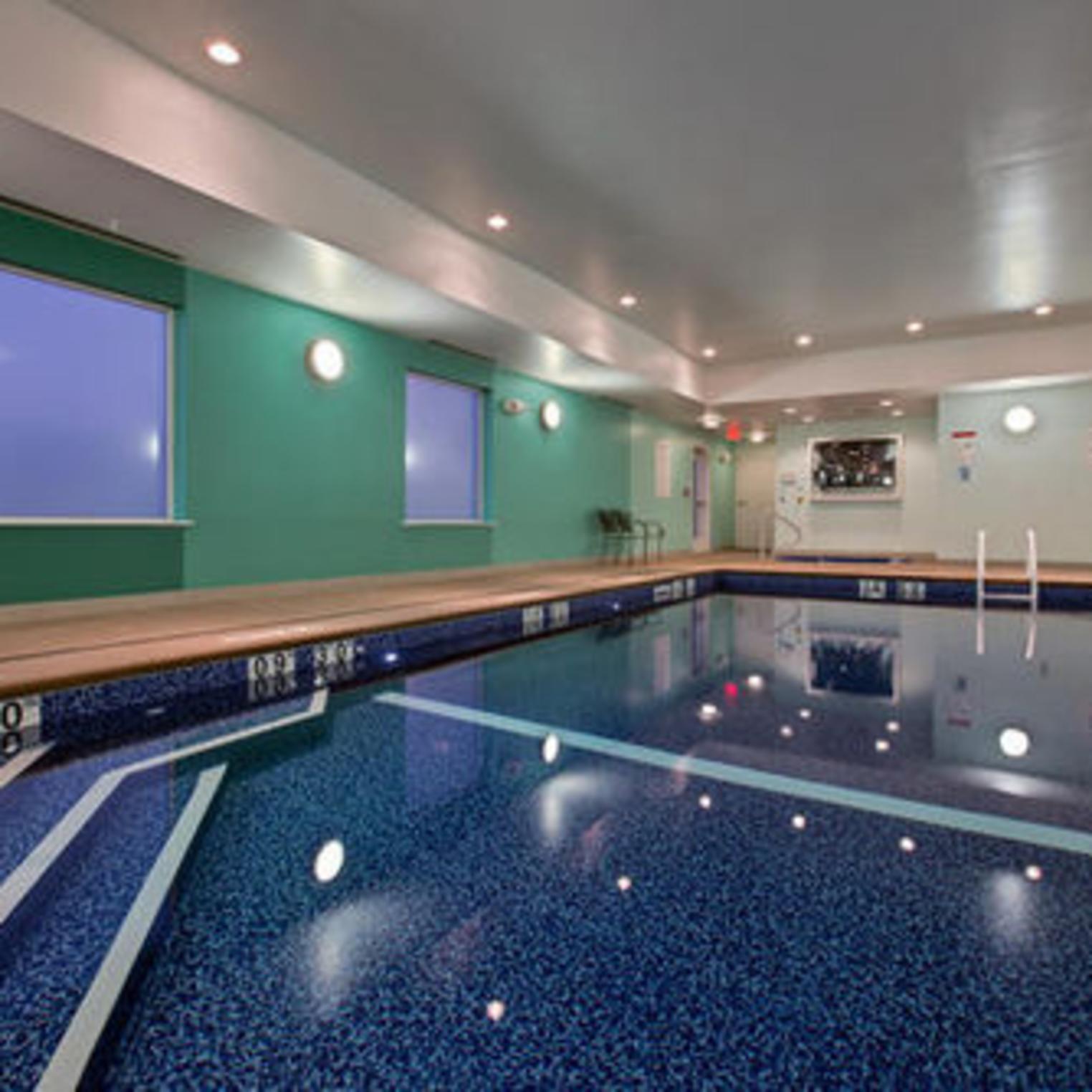 Holiday Inn and Suites Carlisle Pool