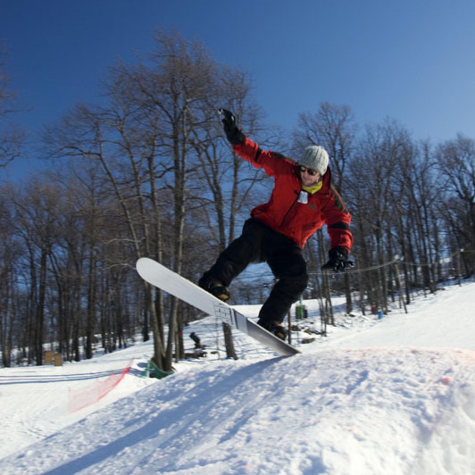 Snowboarding at Roundtop Mountain Resort - Lessons for all ages and abilities
