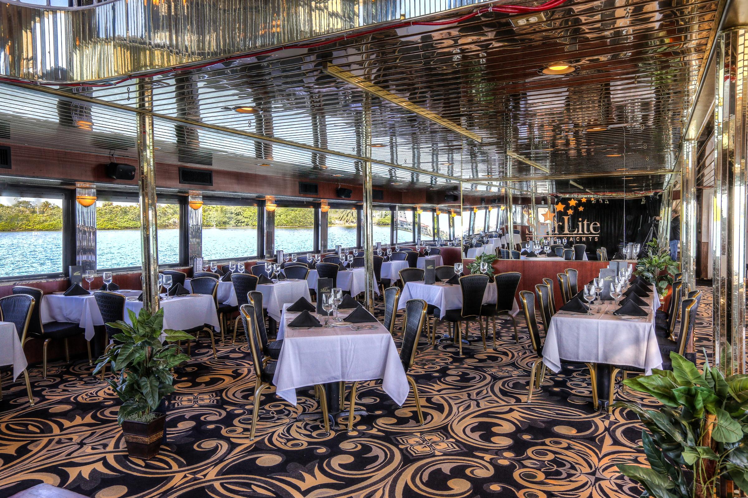 StarLite Majesty First Deck Dining