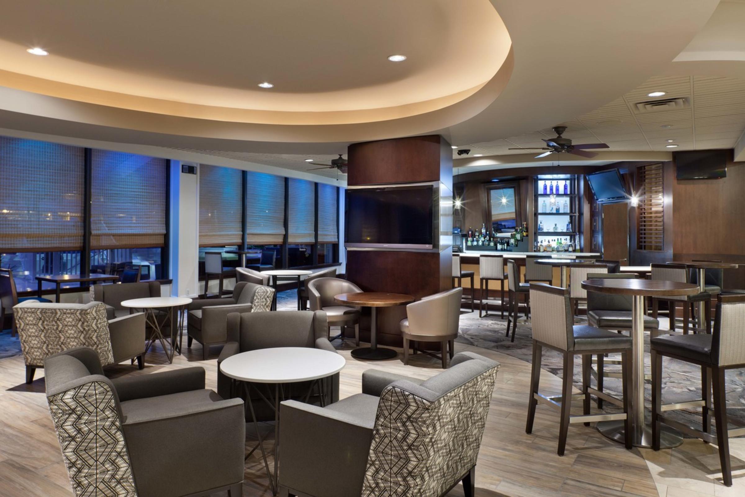 Skyye Bar & Grille