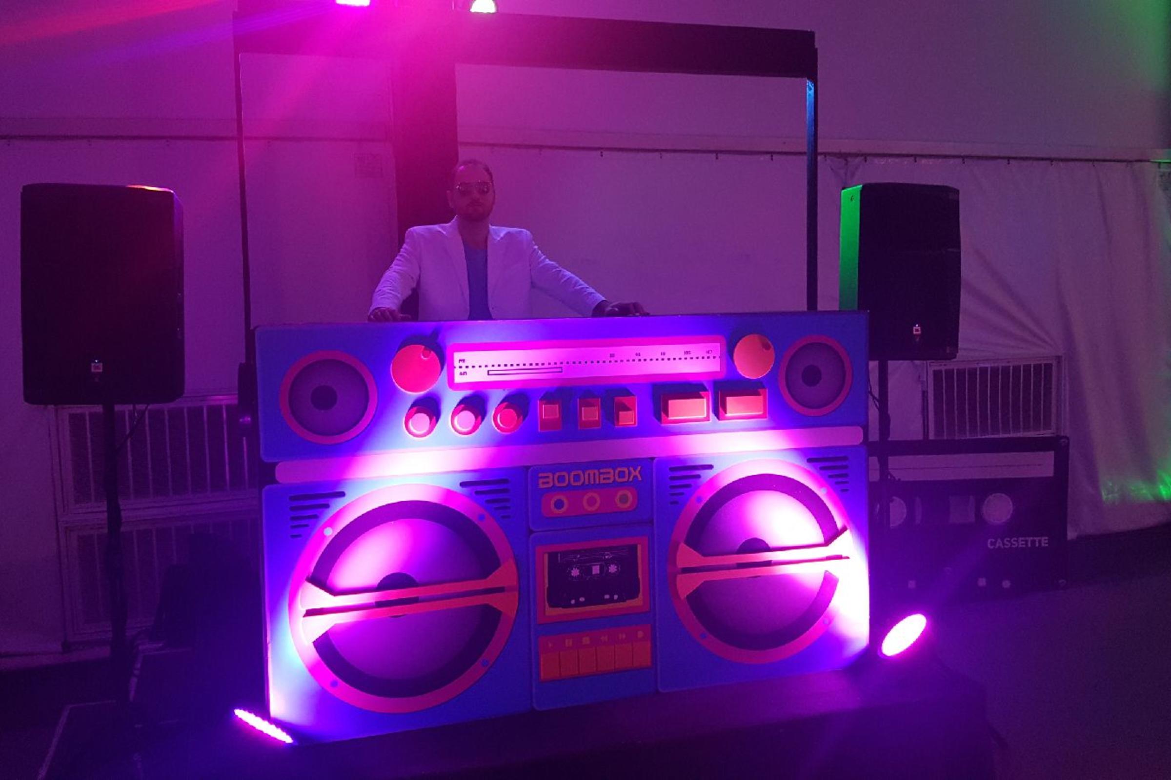 DJ