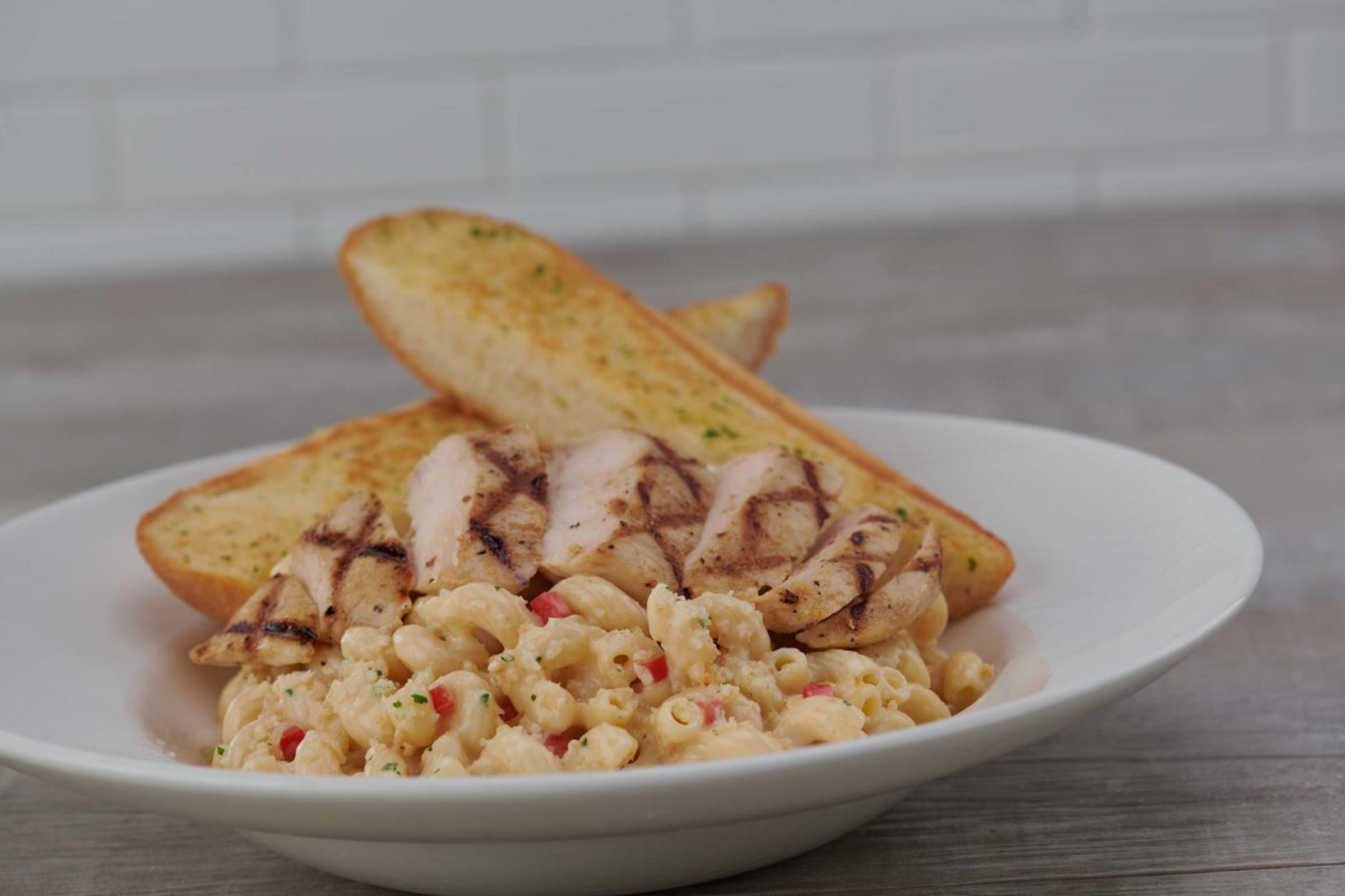 Hard Rock Cafe, Twisted Mac, Chicken & Cheese