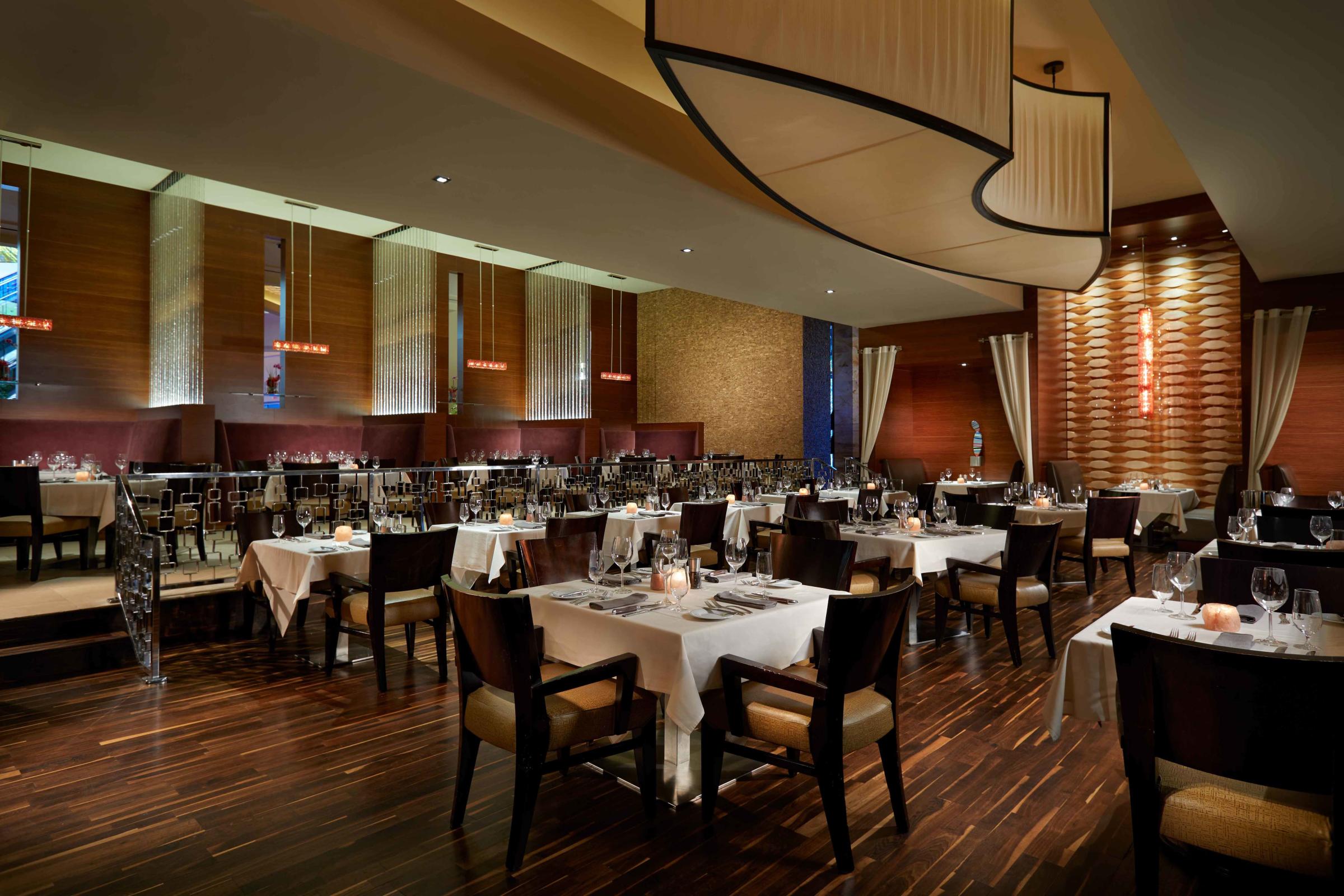 Council Oak Steak & Seafood Interior