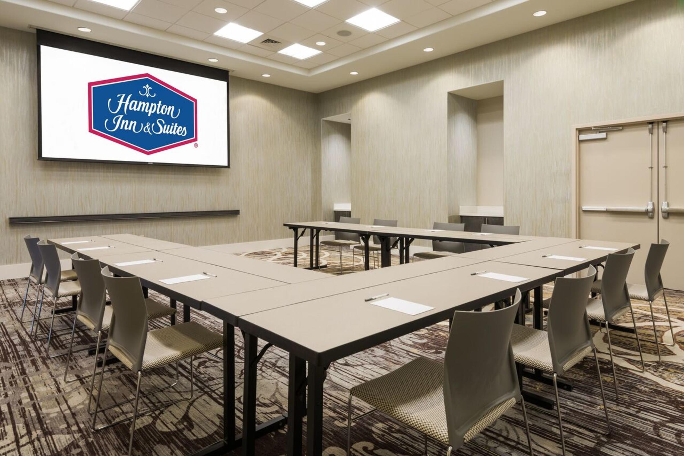 Hampton Meeting U-Shape