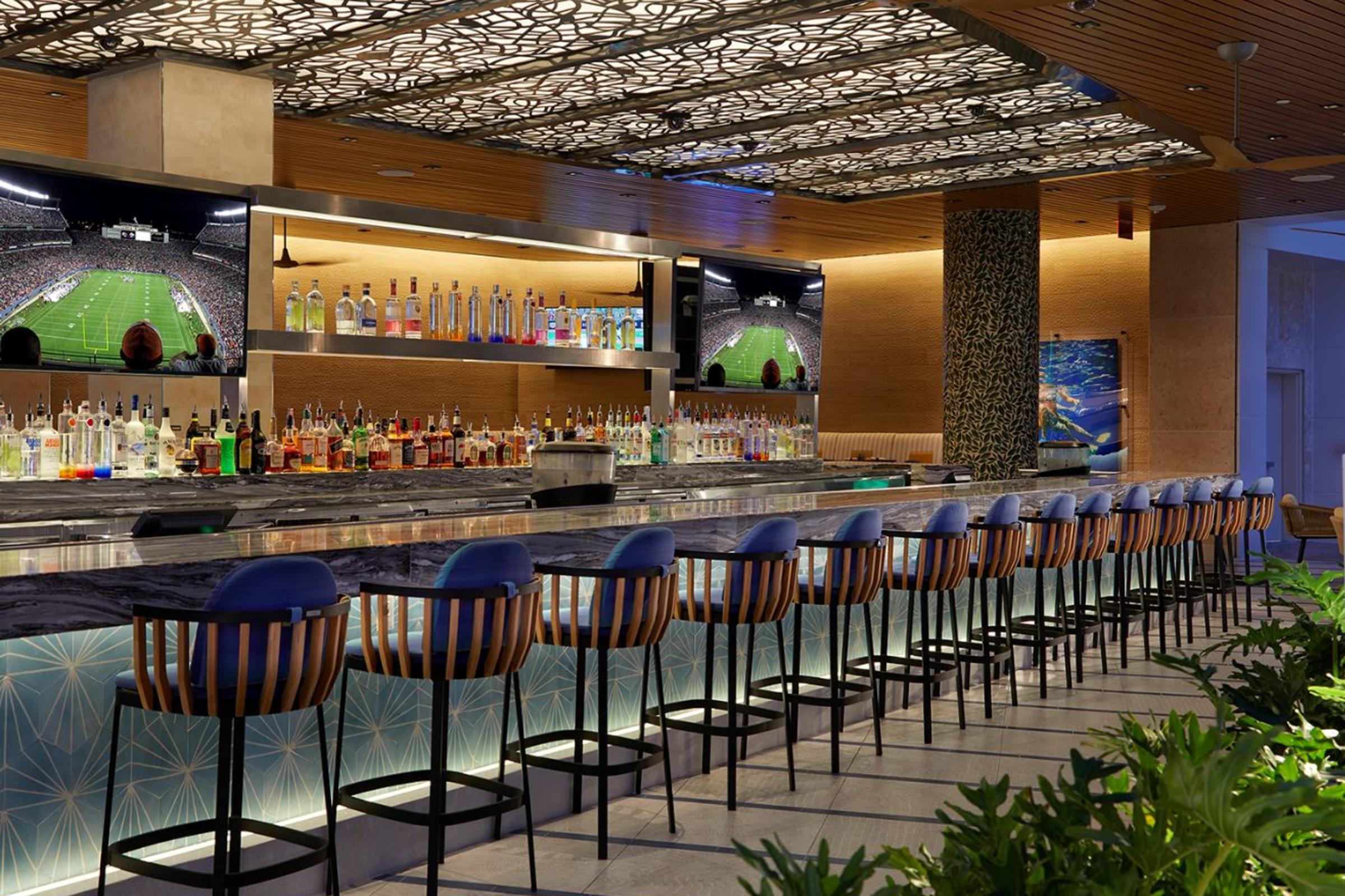 Pool Bar & Grill, Bar