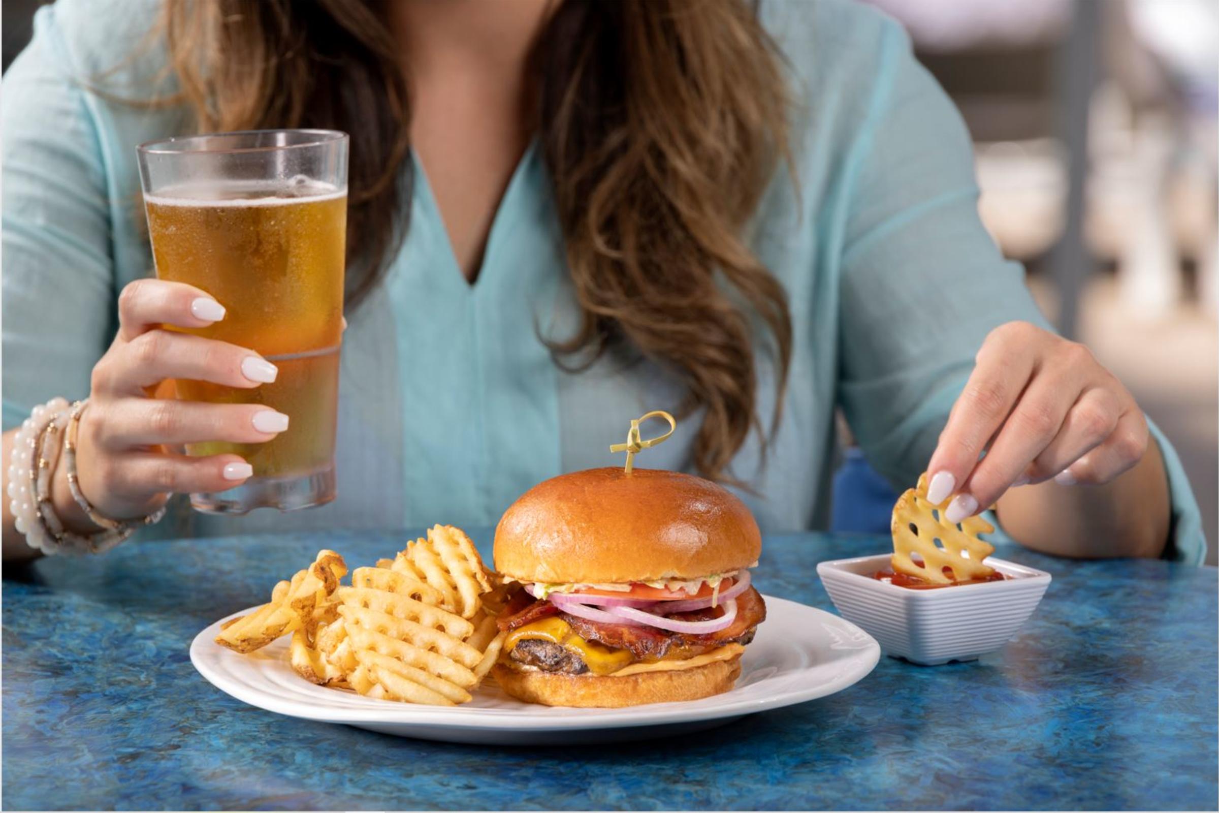 Pool Bar & Grill, Pool Grill Burger