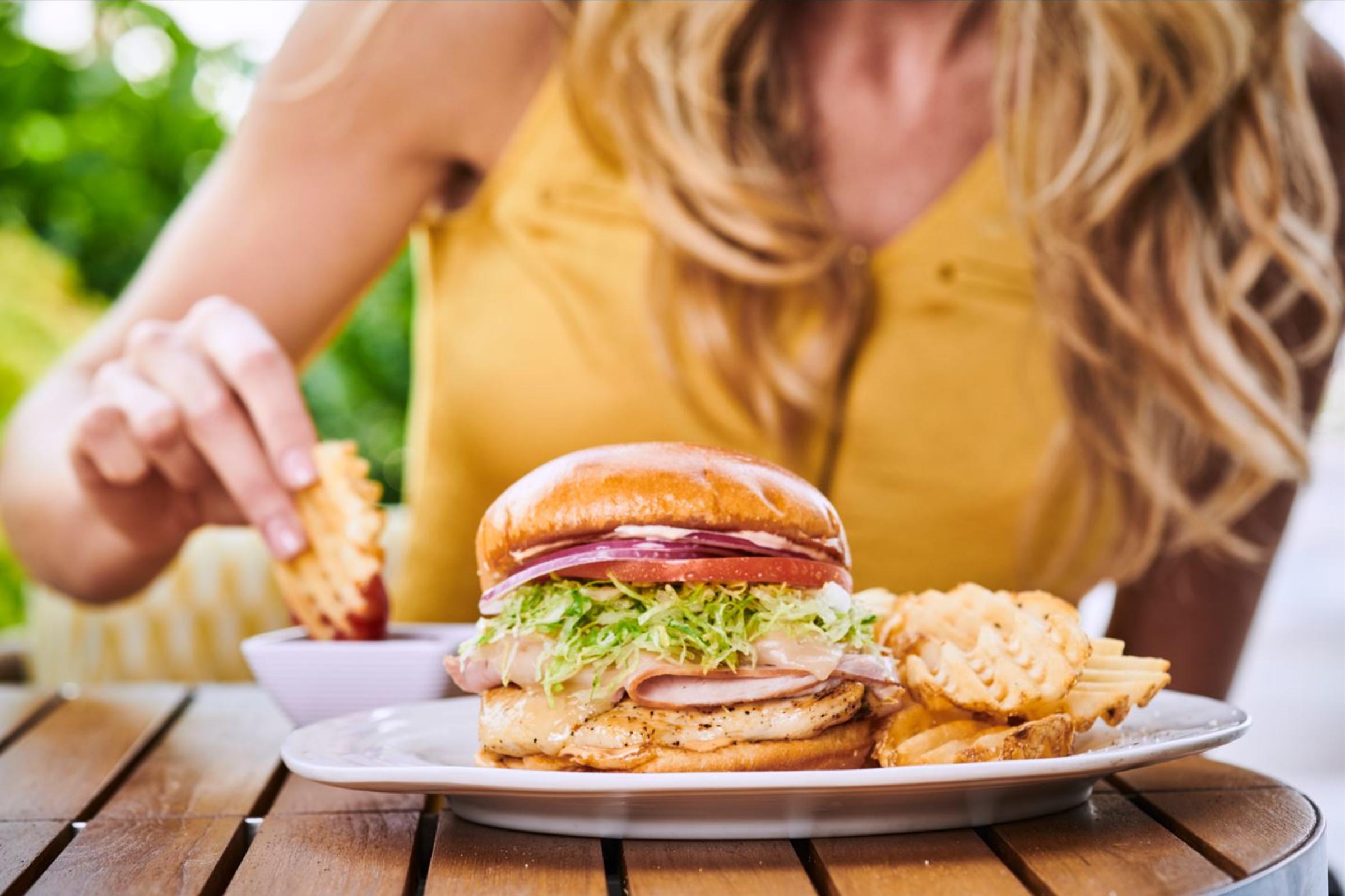 Pool Bar & Grill, Grilled Chicken Sandwich