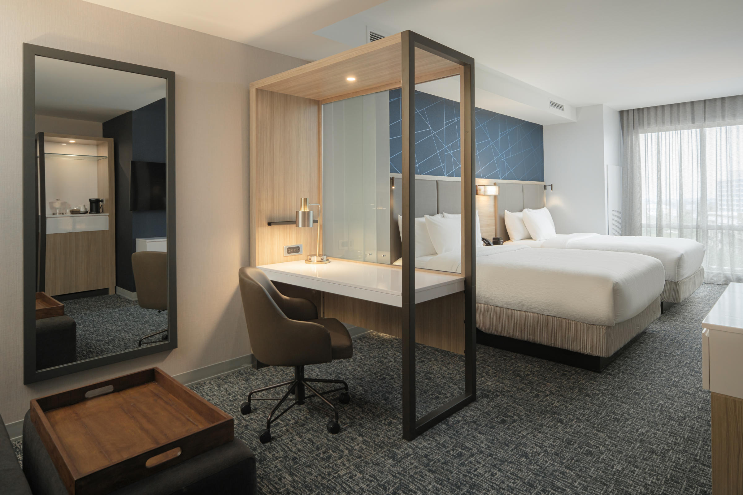 Queen room