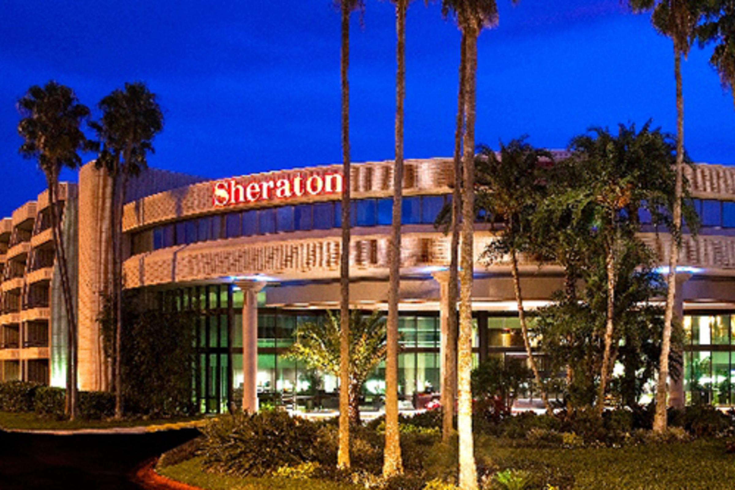 Sheraton Tampa East Hotel ( exterior night )