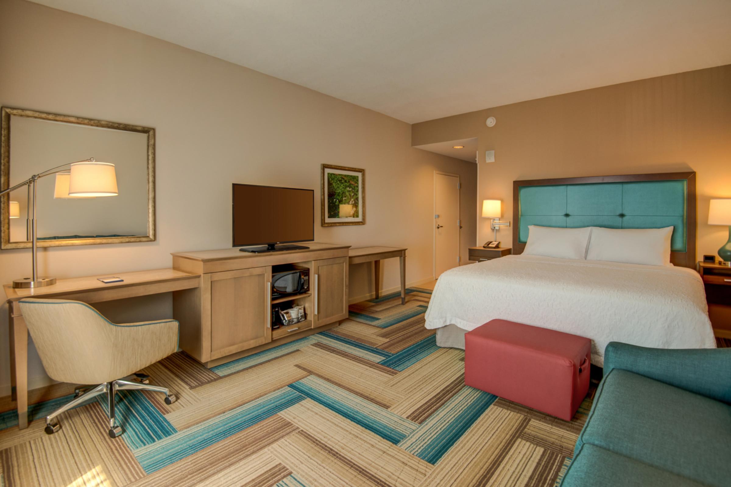 Hampton Inn Plant City Standard King Room