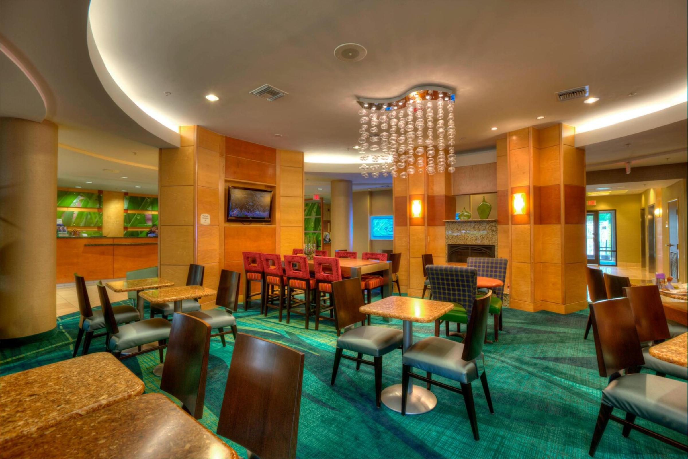 Complimentary Breakfast Lounge