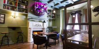 Themed room at Storm Crow Manor restaurant