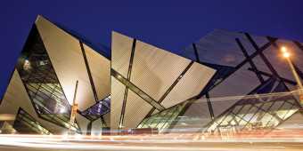 royal-ontario-museum-michael-lee-chin-crystal-night