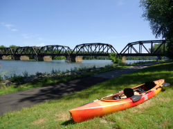 Kayak-River-Bridge