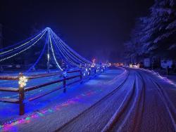 Picture of snowy scene at the Valley of Lights drive through at Little Mexico Campground.