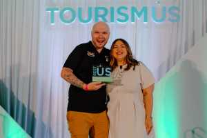 Joe Kapferer, ECI, accepting the 2023 Experience Columbus Insider of the Year award at TourismUS