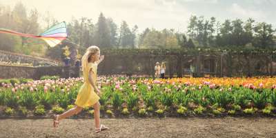 Biltmore Spring Girl With Kit