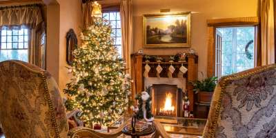 Beautiful and classic holiday decorations at Cumberland Falls B&B in Asheville, NC