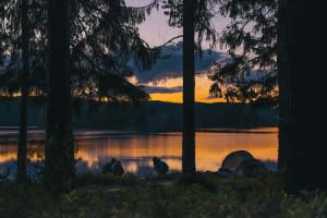 Camping by lake | Pixabay
