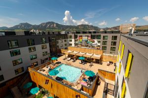 Embassy Suites Pool