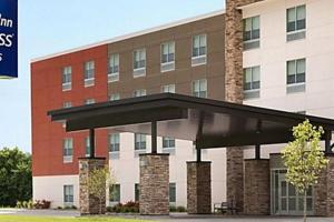 Holiday Inn Express & Suites Carlisle Southwest