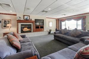 Delavan Lake Resort Lobby