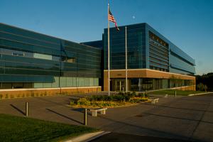 st-jude-medical-global-headquarters-exterior-600x399