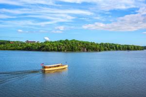 Carillon Boat Tours