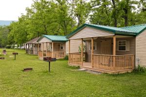 Picture of Sunsational Family Campground Cabins with grills and firepits in front of each cabin.
