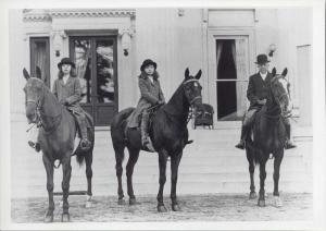Eileen, Moira, and George W. Saggs, circa 1925