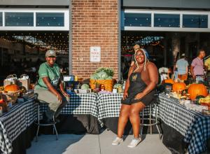 outside fall market at greyline station