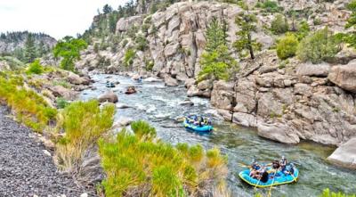 family-friendly-class-III-IV-rafting-arkansas-river