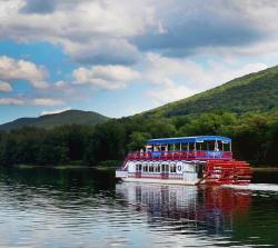 Hiawatha Riverboat