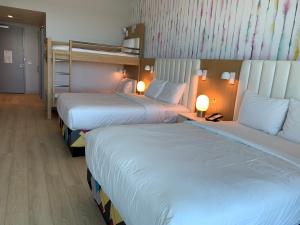 King-size Beds and Bunk Bed Suite at Radisson Blue Anaheim