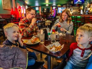 Morty's Pub - Family Lunch