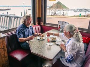 Pier Plaza Dining