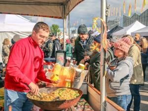 Apple Festival Island Noodles