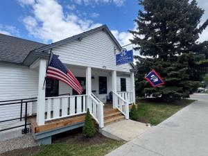 175 E Deloney Exterior
