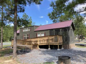 cabin at yogibear jellystone park in asheboro nc